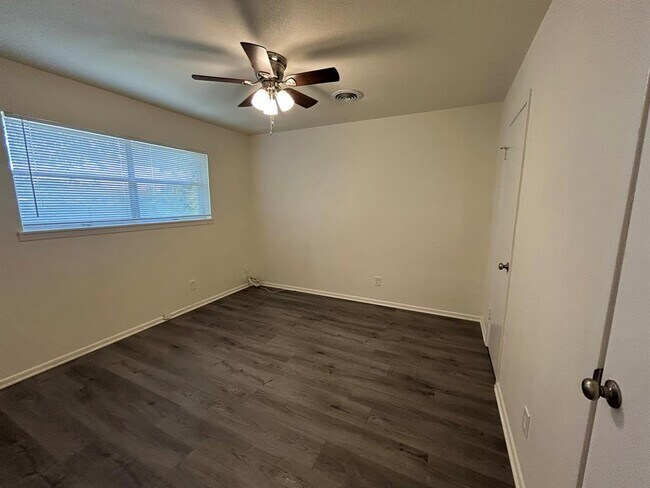 Building Photo - 3601 Catalina Dr