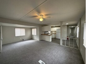 Building Photo - Starlight Mobile Home Park