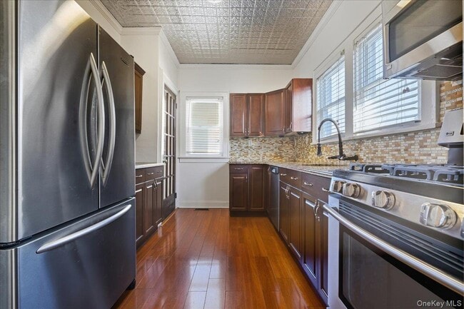 Building Photo - 1 Carl St