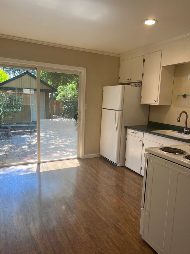 Building Photo - 1000 Circle Creek Dr