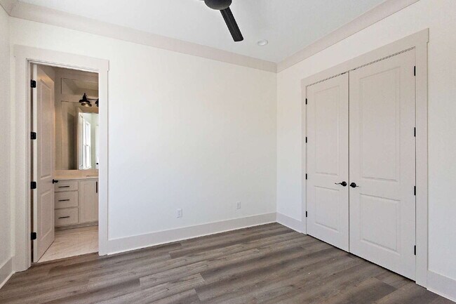 Building Photo - Luxury Townhome for Rent in Waterpointe | 3 Bed | 2.5 Bath | Private Courtyard