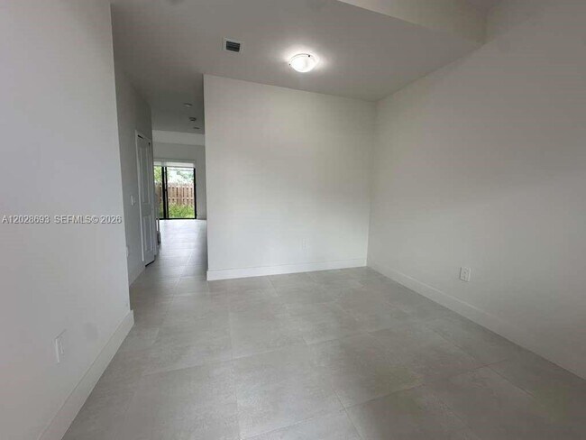 Building Photo - 1280 N Flagler Ave