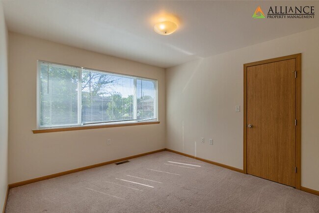 Building Photo - Vattier St. 928-30