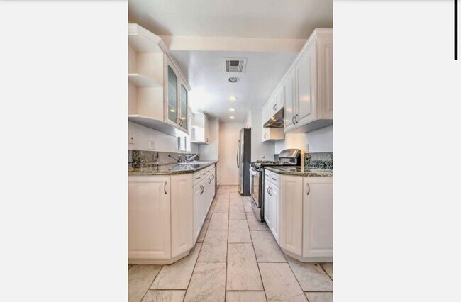 kitchen - 4257 Laurel Canyon Blvd