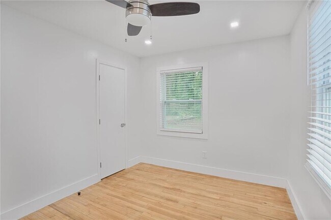 Building Photo - 1315 Kenilworth Dr SW