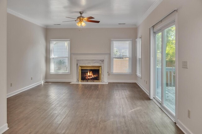 Building Photo - 207 Essex Dr