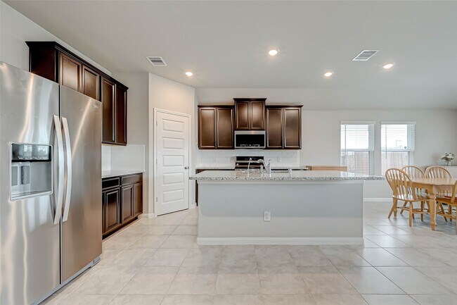 Building Photo - 3206 Dry Creek Dr
