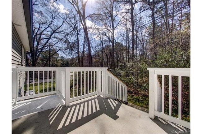 Building Photo - 305 S Spargo St