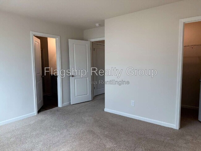 Building Photo - 4109 Laurel Rdg Dr
