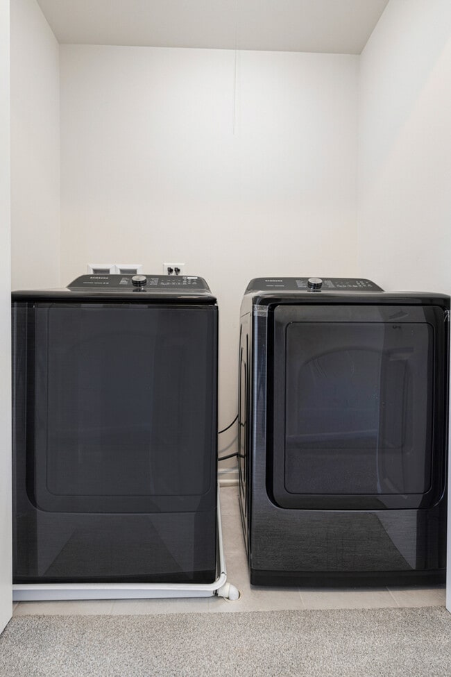 Building Photo - 4320 Monroe Ave