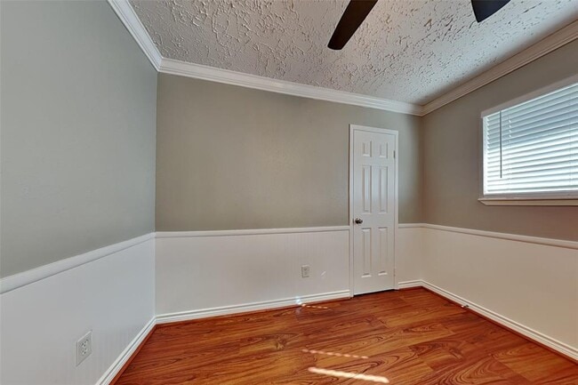 Building Photo - 5351 King Richard Dr