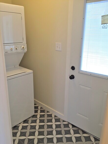 Laundry Room - 160 S Catalina St