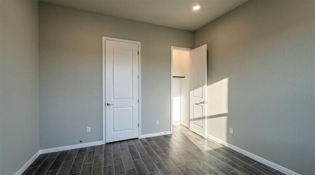 Building Photo - 1015 Vista View Dr