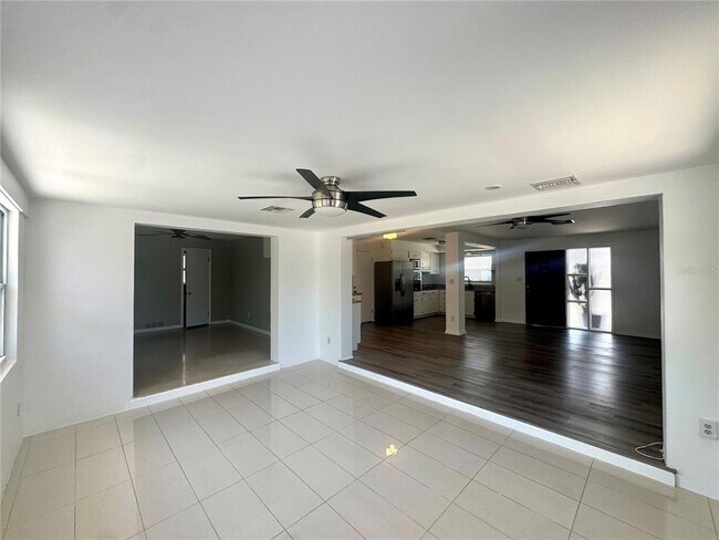 Building Photo - 13864 Dominica Dr