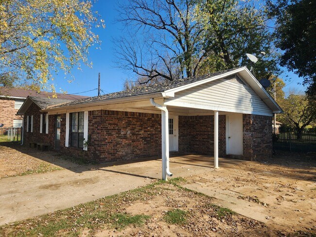 Building Photo - 413 S Fulton St