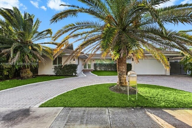 Building Photo - 12930 Oleander Rd