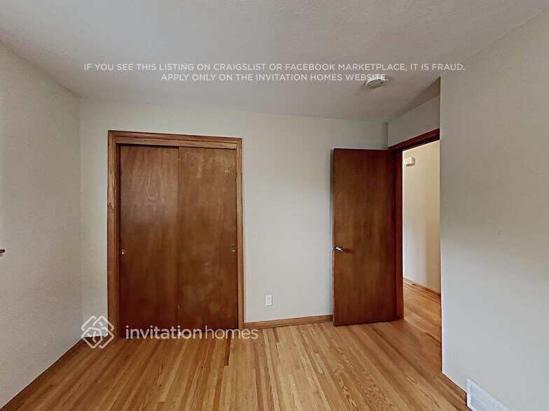 Building Photo - 3015 Dakota Ave S