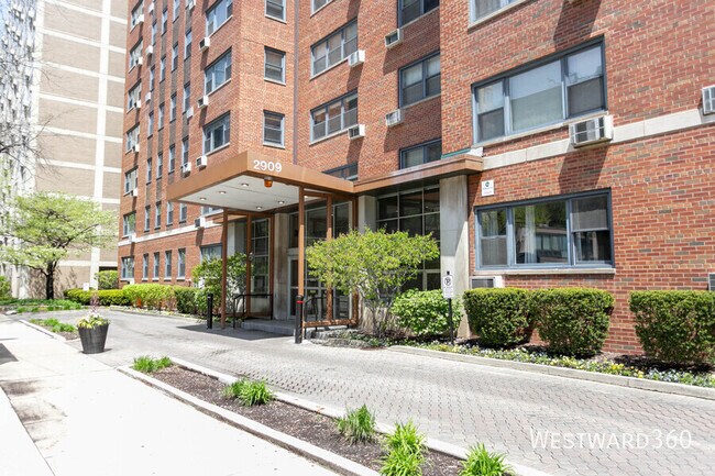 Building Photo - 2909 N Sheridan Rd