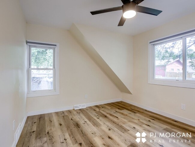 Building Photo - 3 bedroom, 2 bathroom House Available Imme...