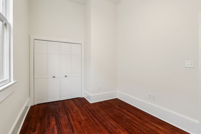 Building Photo - Gorgeous 2BD/2BA Uptown