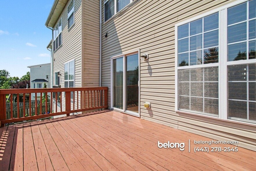 Building Photo - 2532 Emerson Dr