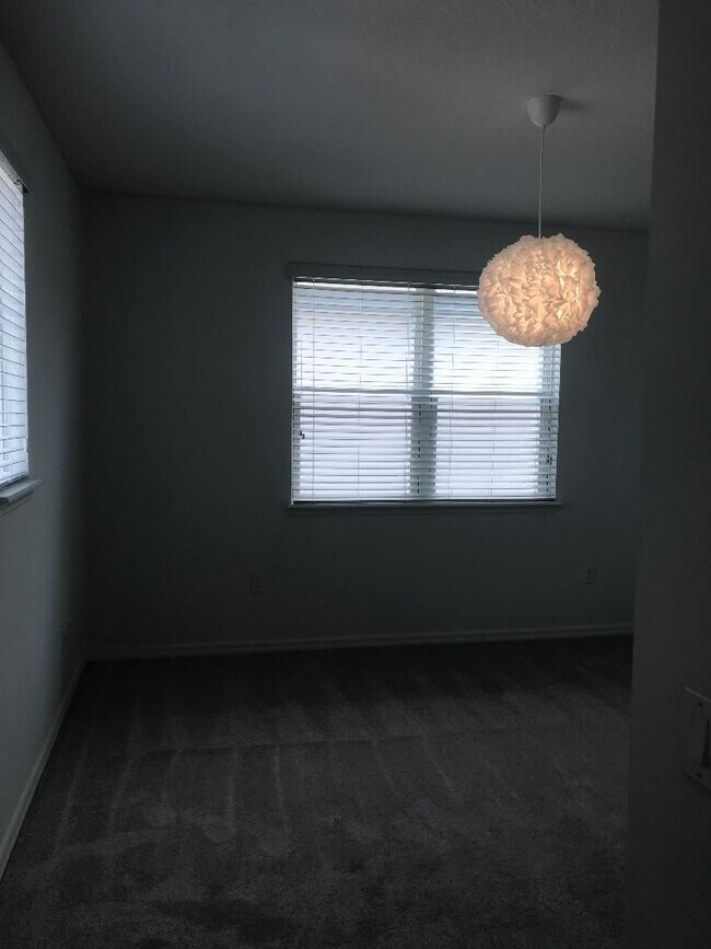 Building Photo - 12886 Westside Vlg Lp