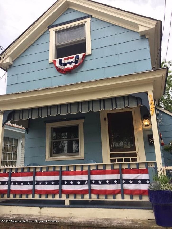 Building Photo - 127 Lawrence Ave