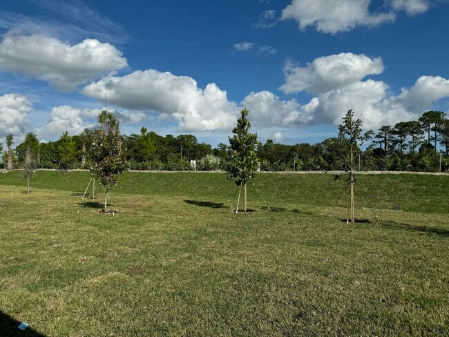 Building Photo - 10445 NW Suncrest Lp