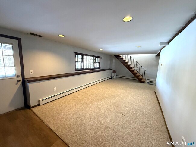 Building Photo - 27 White Oak Rd