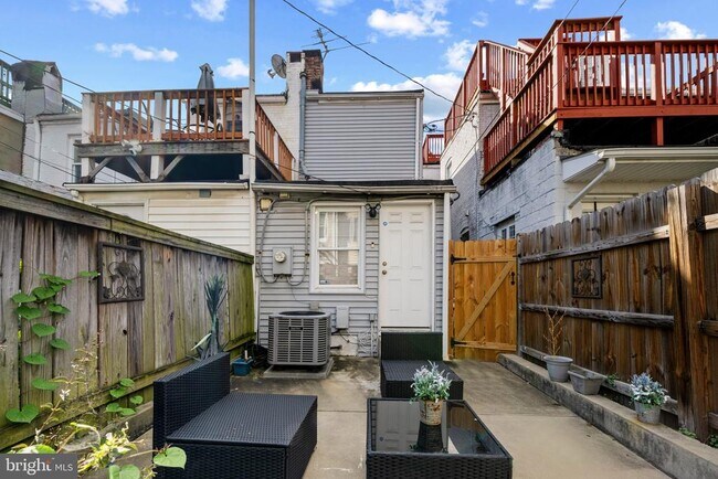 Building Photo - 831 S Montford Ave
