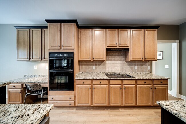 Building Photo - 9813 Albemarle Ln