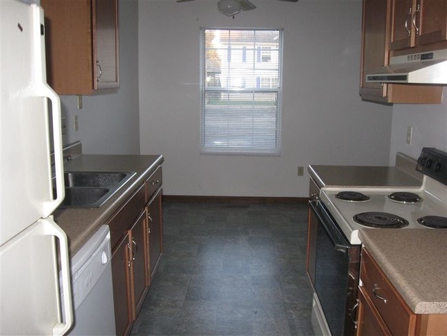 Building Photo - 2353 W Osterhout Ave