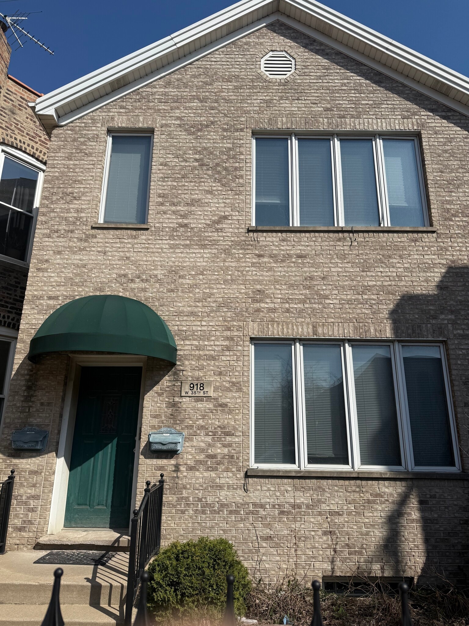 Building Photo - 918 W 35th St