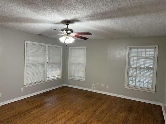 Building Photo - 1018 E Waco Ave