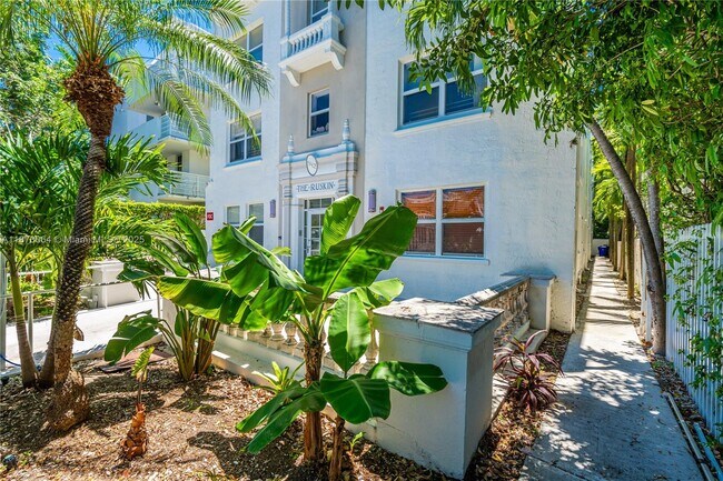 Building Photo - 1542 Drexel Ave