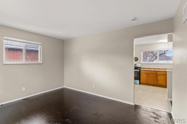 Building Photo - 1223 Reale Ave