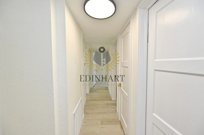 Building Photo - 1584 N Carruth Ave