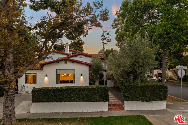 Building Photo - 201 S Bedford Dr