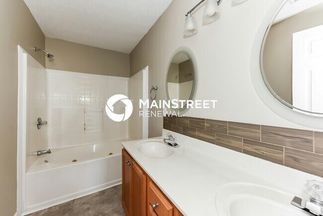 Building Photo - 3 Bedroom Pet-Friendly Home in Nashville, TN with Main Street Renewal