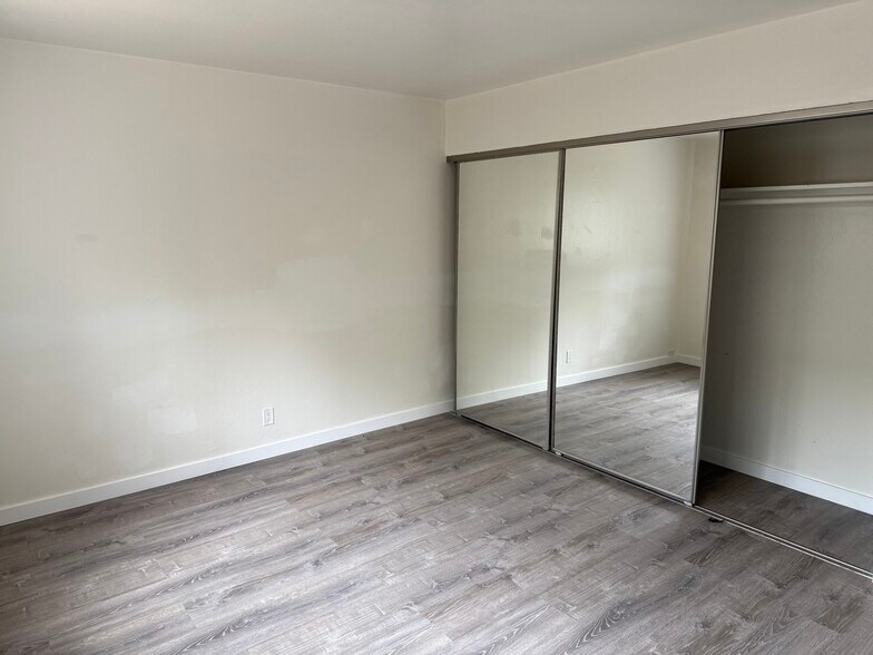 1 Bedroom - Surfside Palms Apartments