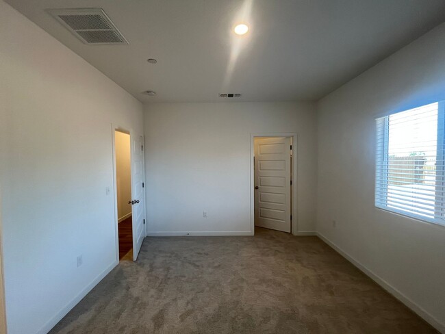 Building Photo - 12663 Ironbow Wy
