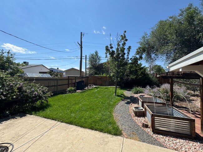 Building Photo - 5 weeks free! Beautiful 3-Bedroom Home in ...