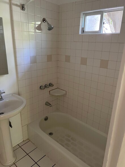 Building Photo - 8925 Keith Ave