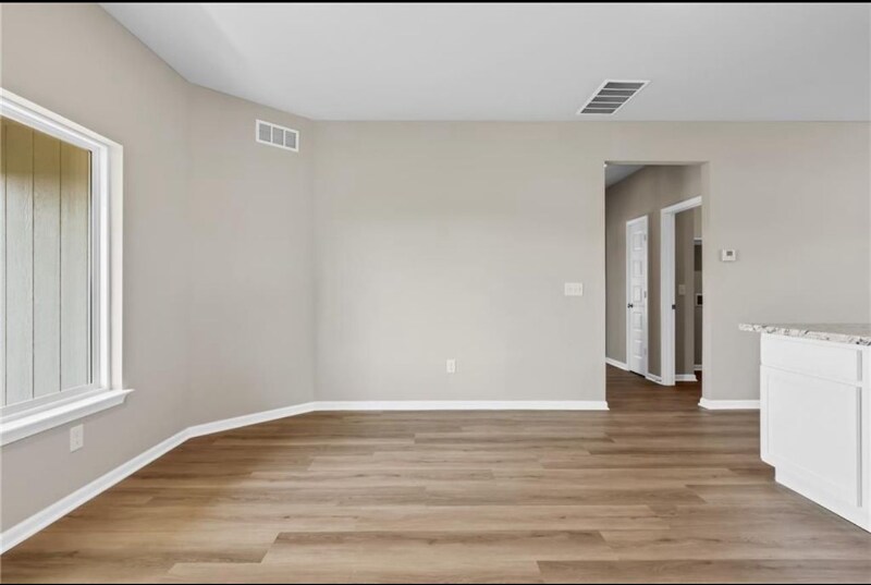 Building Photo - 526 W Fountain Cir