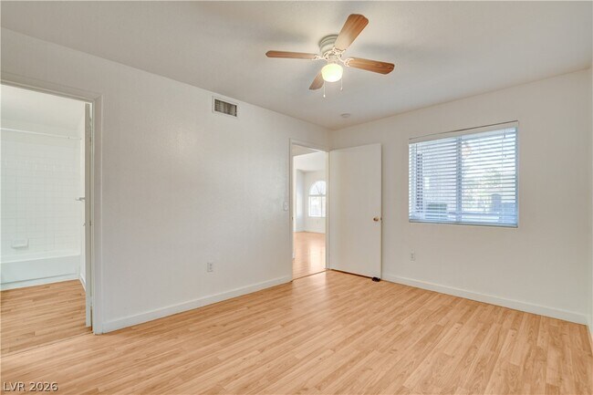 Building Photo - 7950 W Flamingo Rd