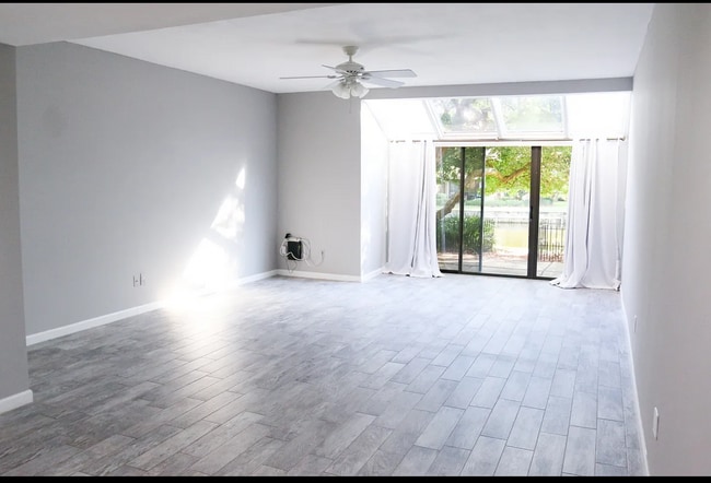 Building Photo - 5105 Beachwalk Pl