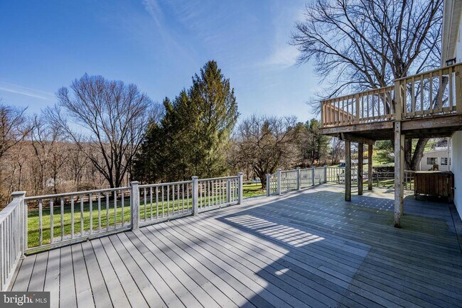 Building Photo - 2402 Raintree Ave