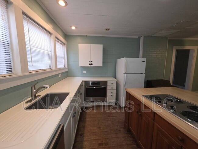 Building Photo - 170 Red Bank Rd