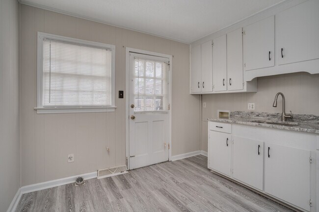 Building Photo - 307 Fairview Ave SW