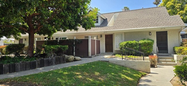 Building Photo - East Ventura Condo - One Bedroom Loft